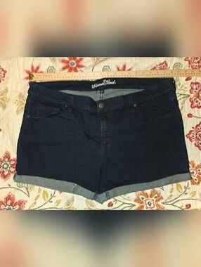 Universal Thread women's dark wash denim shorts, size 20W